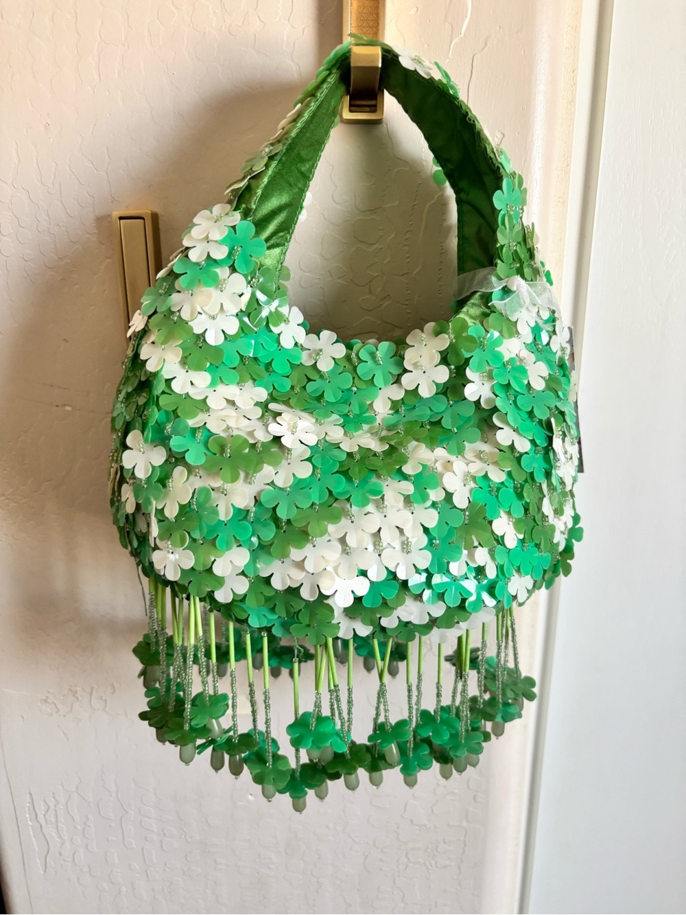 NWT Handcrafted Green Floral Sequin Bag w/ dangling fringe- Mint, Green & White